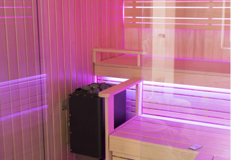 Welke apparatuur je moet kopen is een van de belangrijkste vragen bij het inrichten van een sauna.