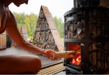 Hoe u uw sauna voorbereidt op het koude seizoen: onderhoud van de kachel en het voorkomen van brandgeuren