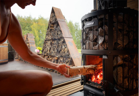 Hoe u uw sauna voorbereidt op het koude seizoen: onderhoud van de kachel en het voorkomen van brandgeuren