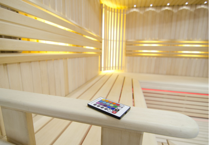 Lichte sauna met verstelbare ledverlichting