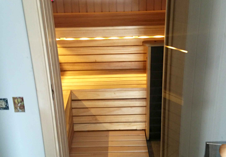 Sauna met aroma- en waterdoseersysteem