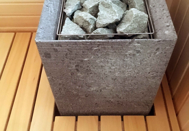 Sauna met ingebouwde verwarming en panoramisch raam