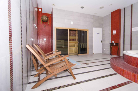 Sauna met Himalayazout in sport- en wellnesscentrum OAZIS - Andere projecten