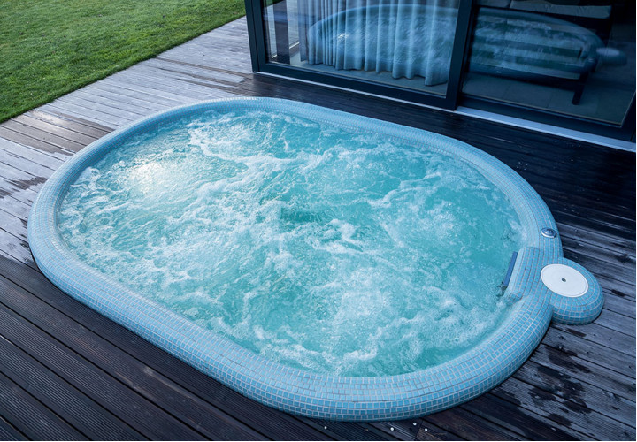 Buitenbad met hydromassage