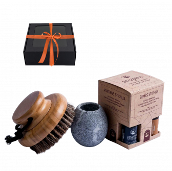 Cadeauset in een geschenkdoos: GEURIGE WARMTE. Een kwast, een kopje voor geurtjes en etherische oliën.