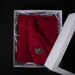 Geschenkset in een doos. Schort en een hoed voor de sauna. ROOD  Geschenkset in een doos. Schort en een hoed voor de sauna. ROOD