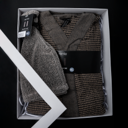 Geschenkset in geschenkdoos RENTO KENNO VOOR HEM. Badjas en hoed  Geschenkset in geschenkdoos RENTO KENNO VOOR HEM. Badjas en hoed
