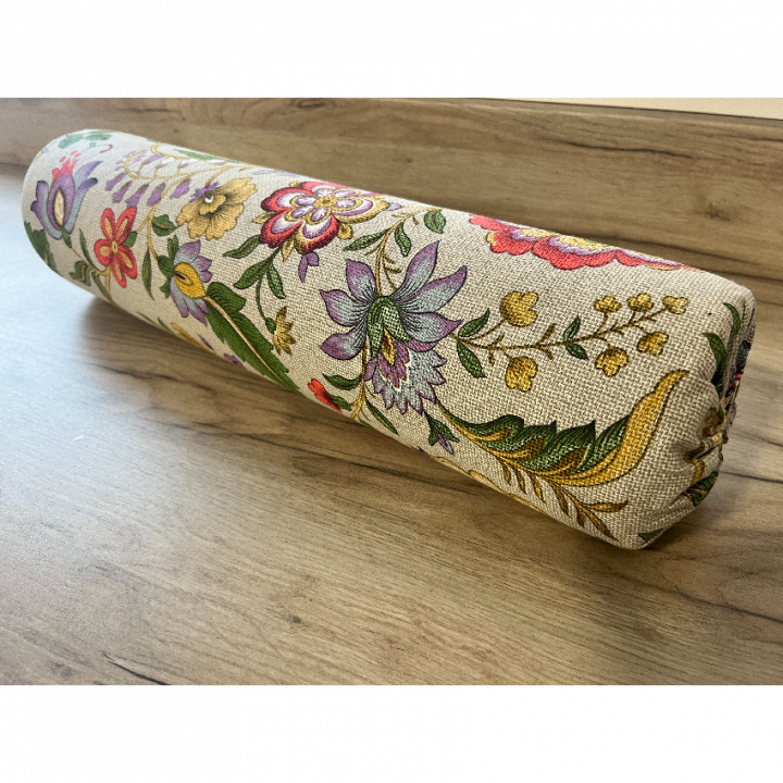 Roller voor benen en hoofd, met florale ornamenten