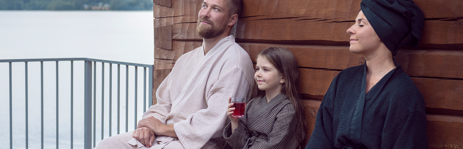 Saunakleding: synthetische stoffen horen hier niet thuis.