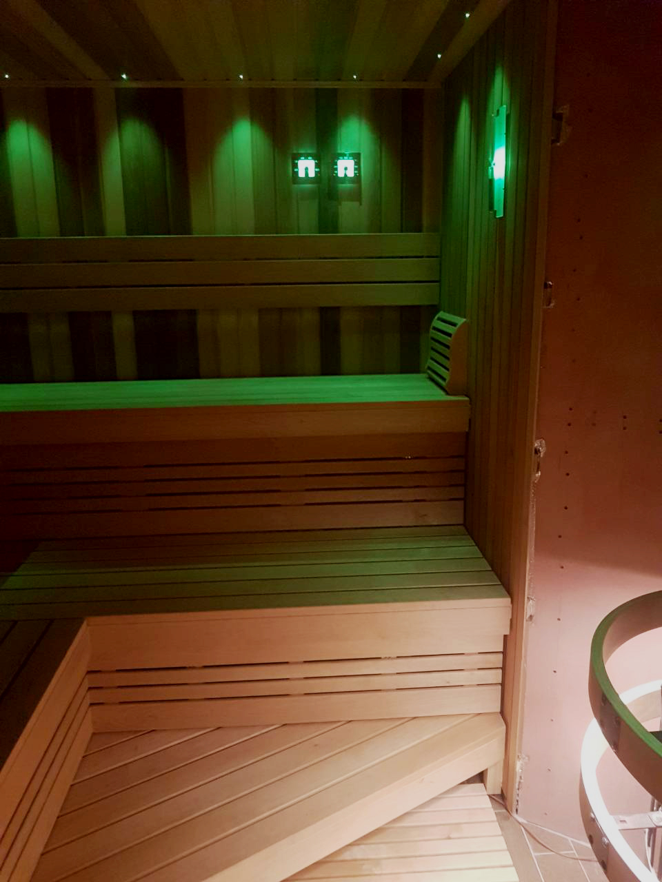 Sauna met elzen- en Canadees cederhout