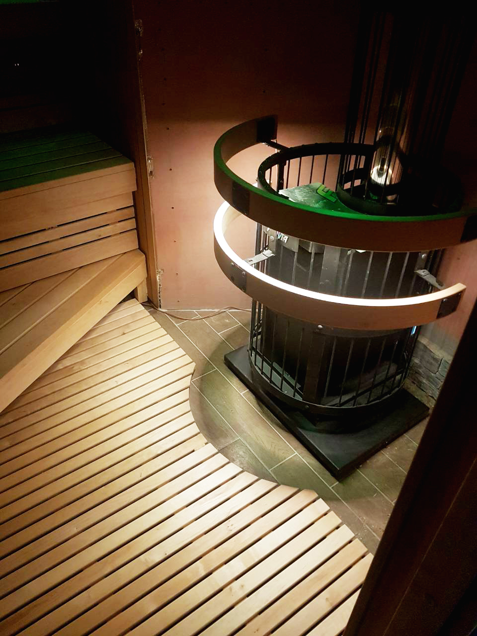 Sauna met elzen- en Canadees cederhout