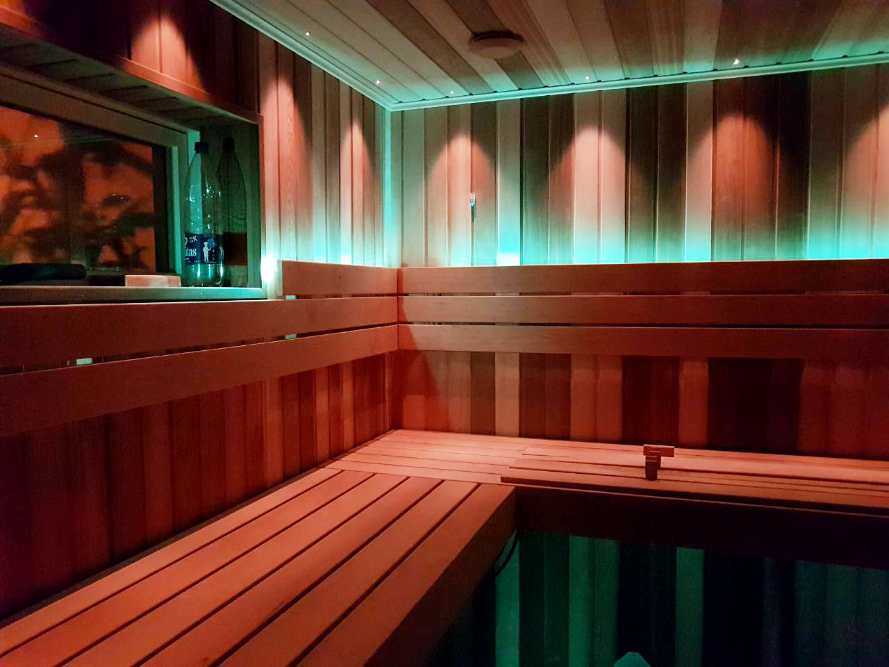 Sauna met elzen- en Canadees cederhout