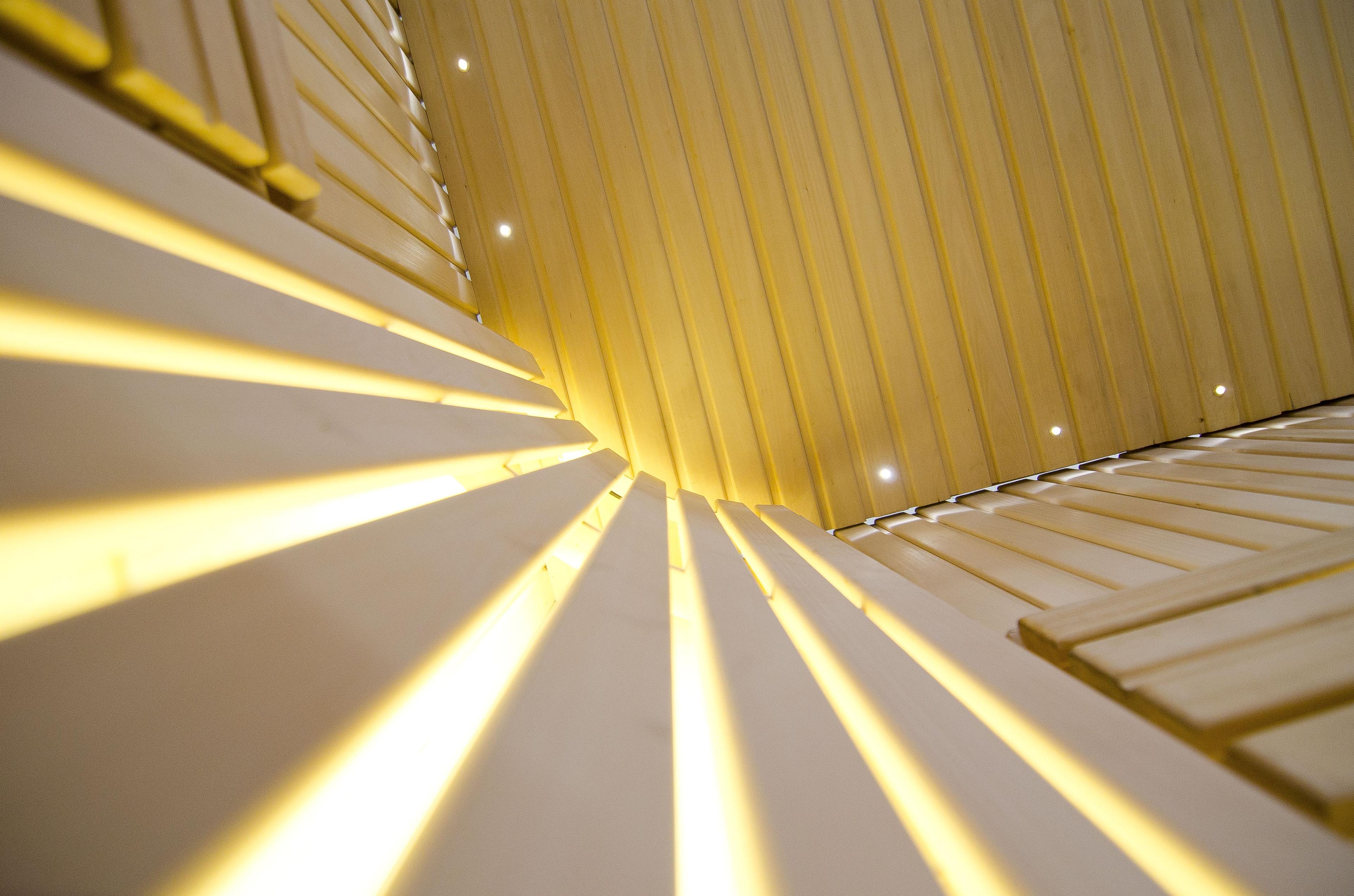 Lichte sauna met verstelbare ledverlichting