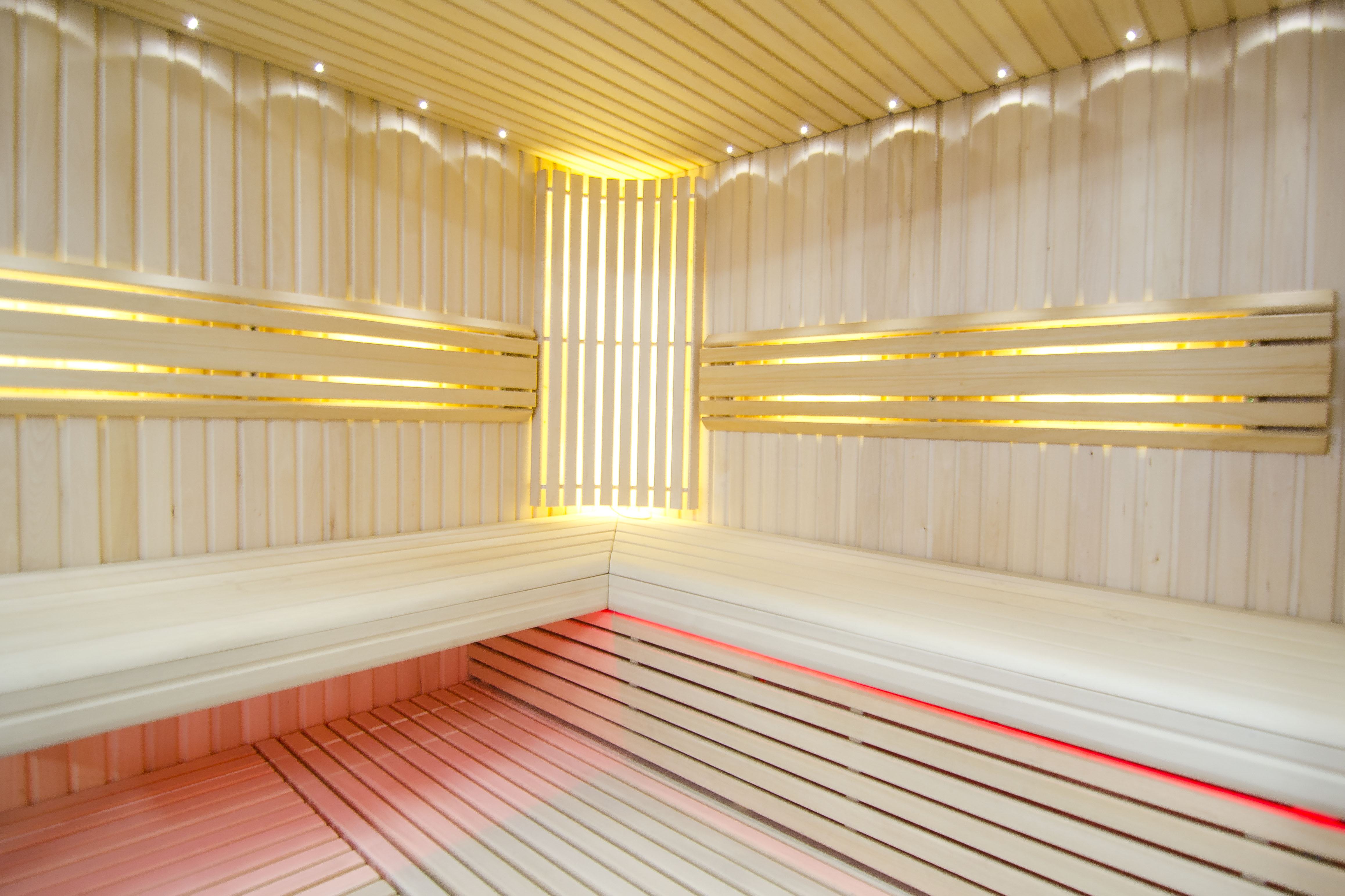 Lichte sauna met verstelbare ledverlichting