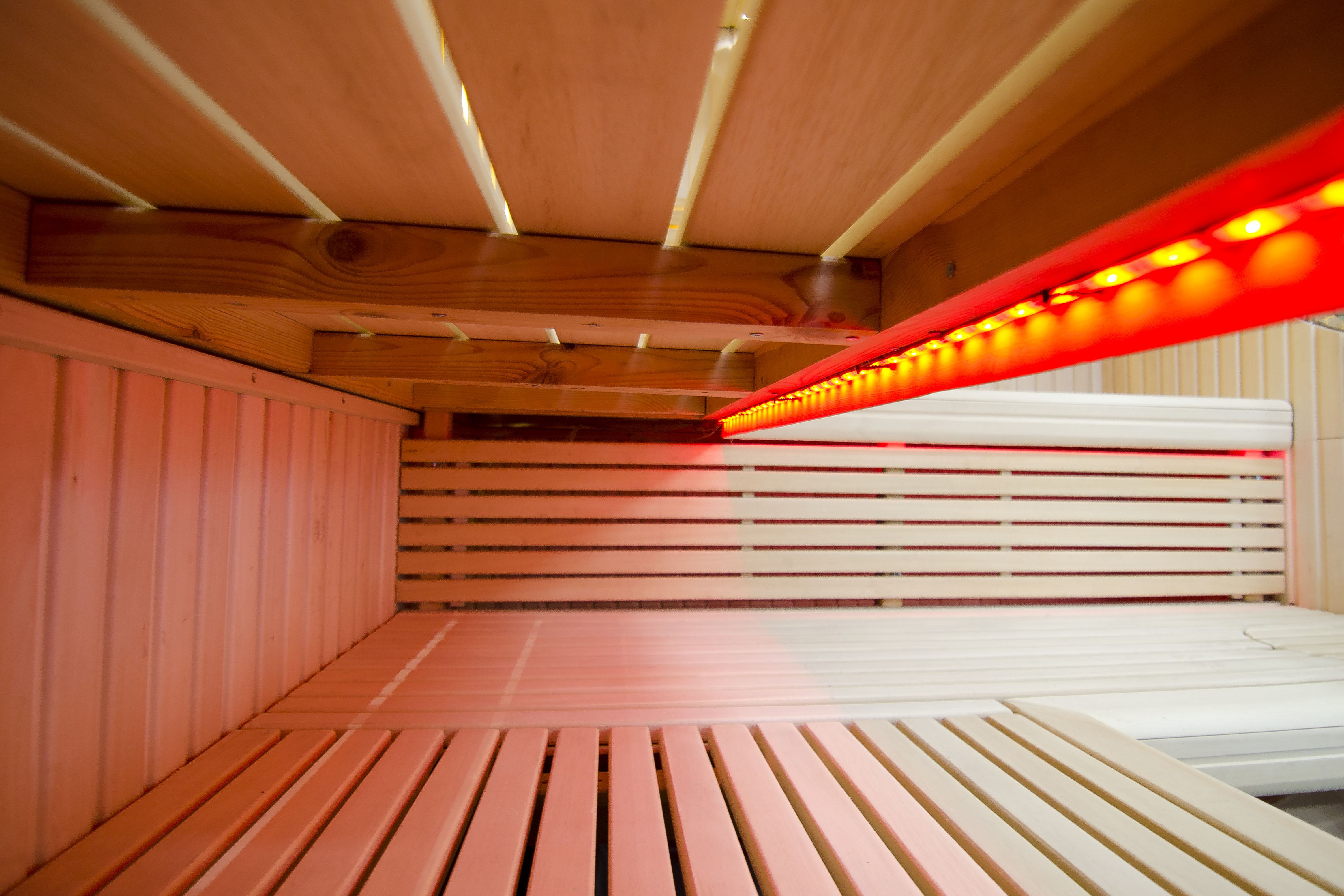 Lichte sauna met verstelbare ledverlichting