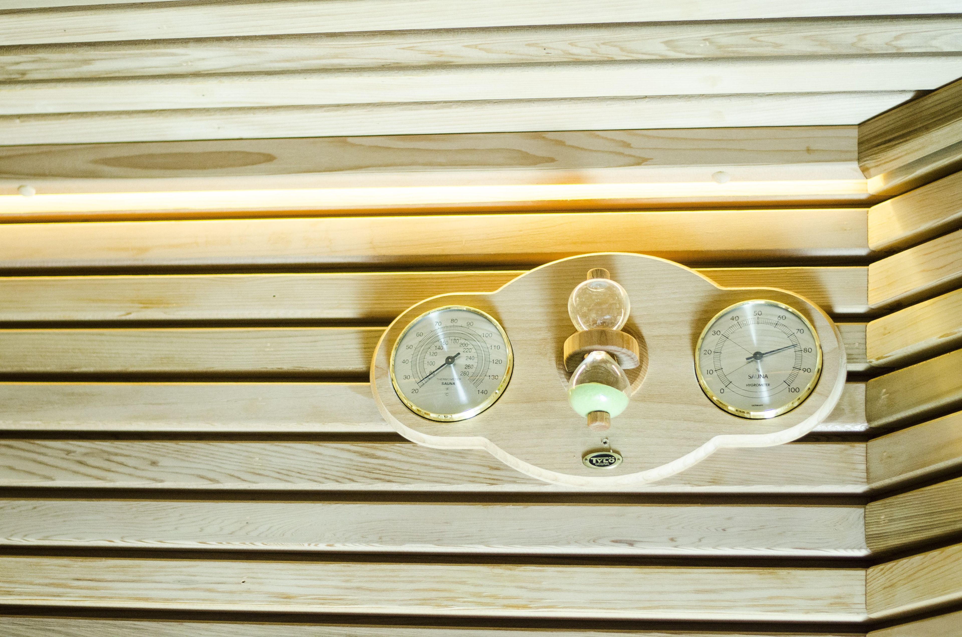 Sauna met ergonomische bank en cederhout
