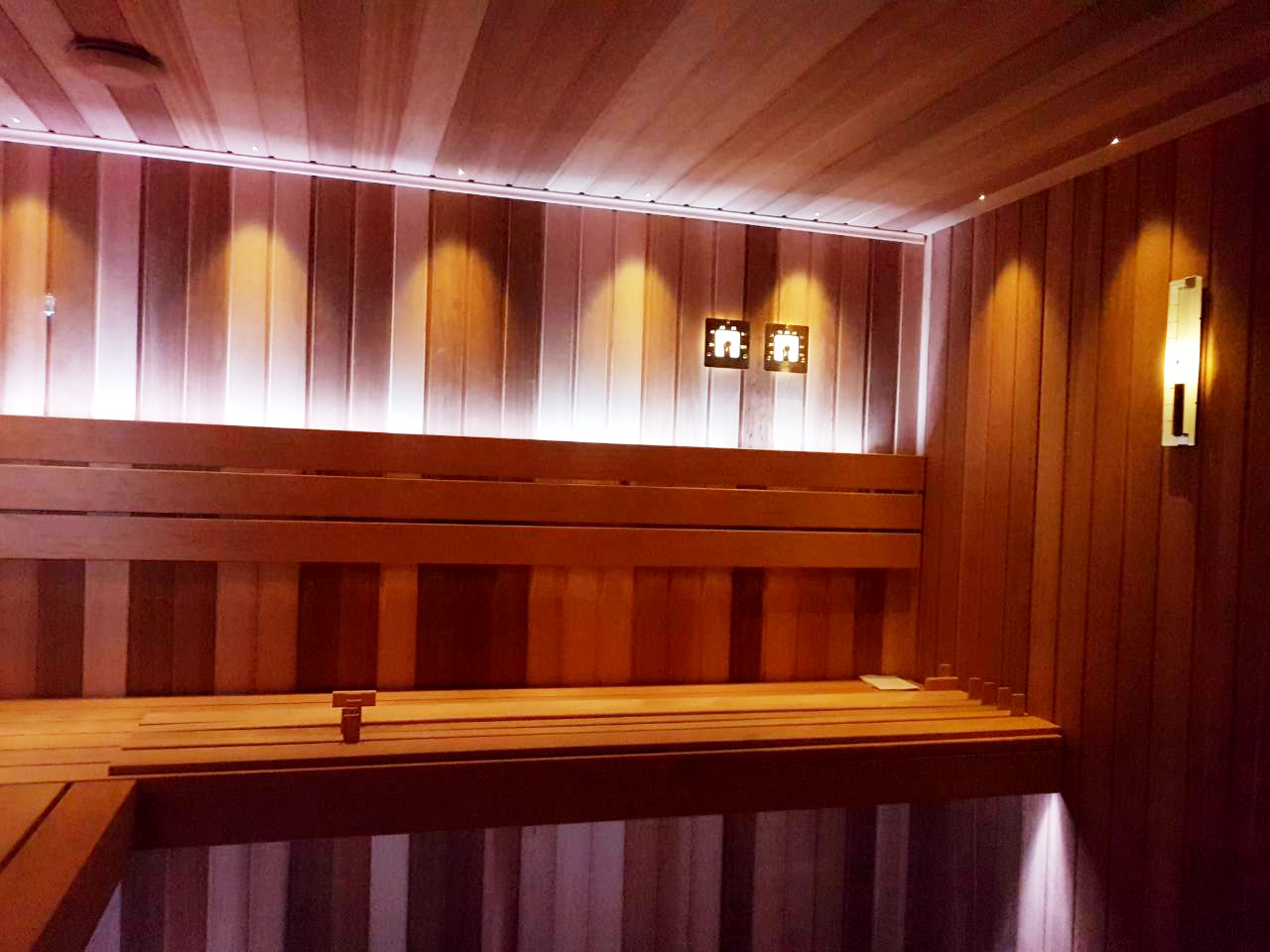 Sauna met elzen- en Canadees cederhout